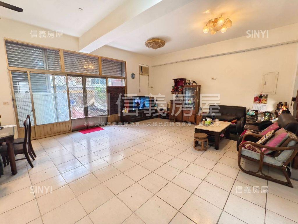 向上市場大面寬店面好停車房屋室內格局與周邊環境