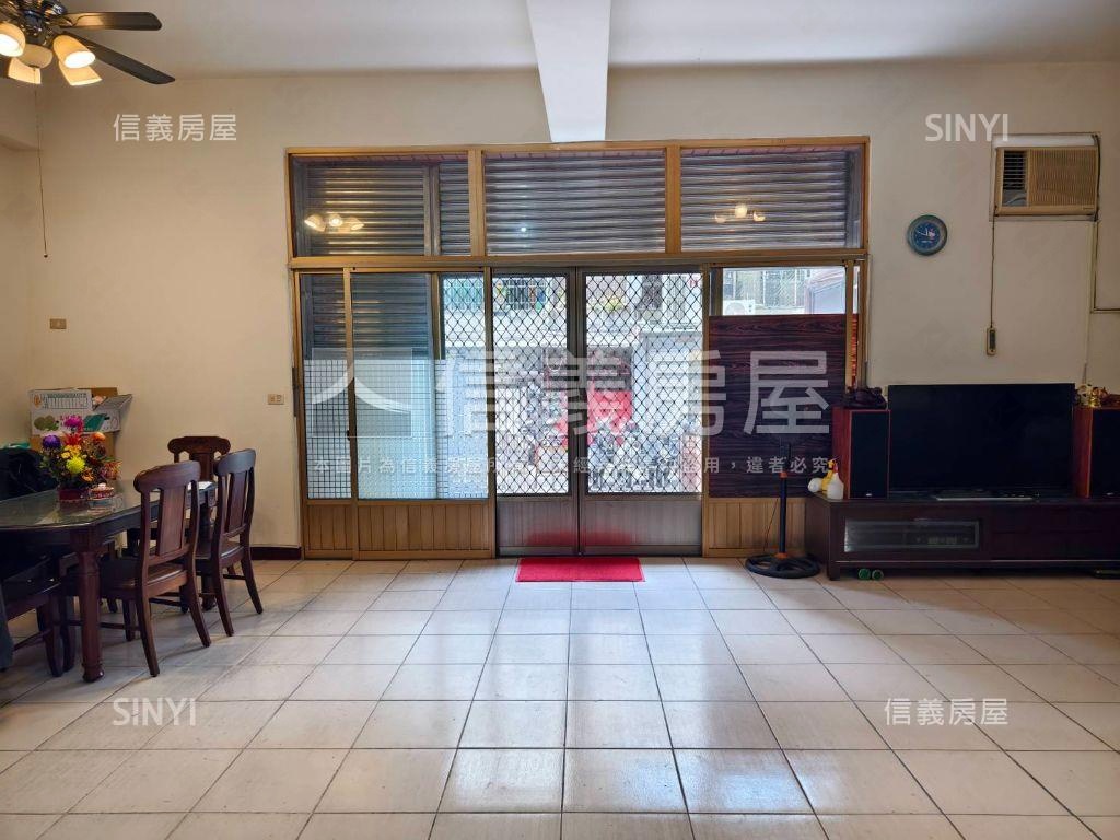 向上市場大面寬店面好停車房屋室內格局與周邊環境