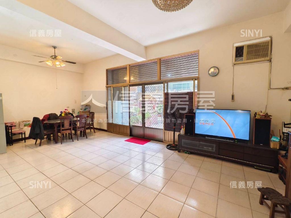 向上市場大面寬店面好停車房屋室內格局與周邊環境