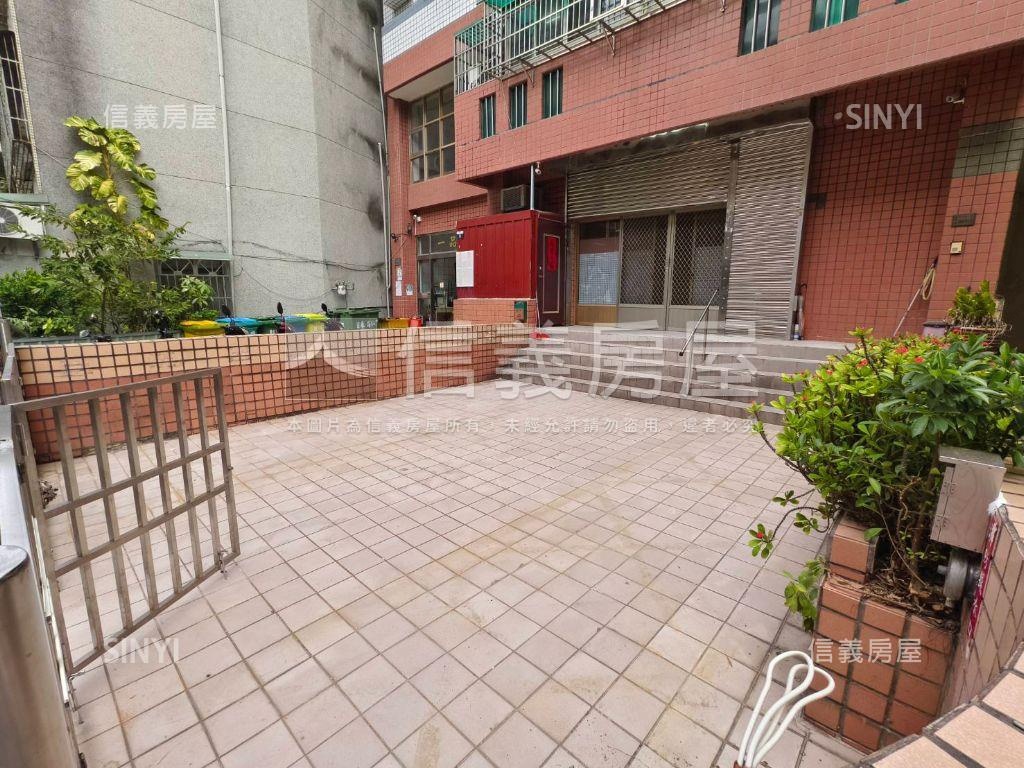 向上市場大面寬店面好停車房屋室內格局與周邊環境