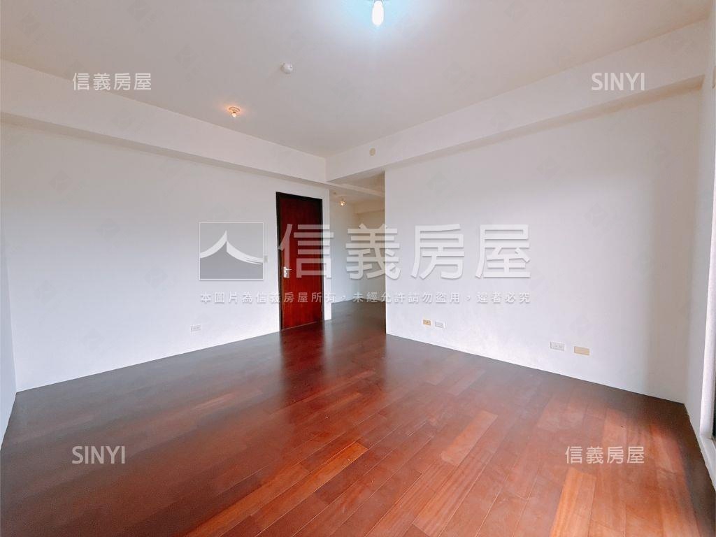 愛河景觀️四房六平車房屋室內格局與周邊環境