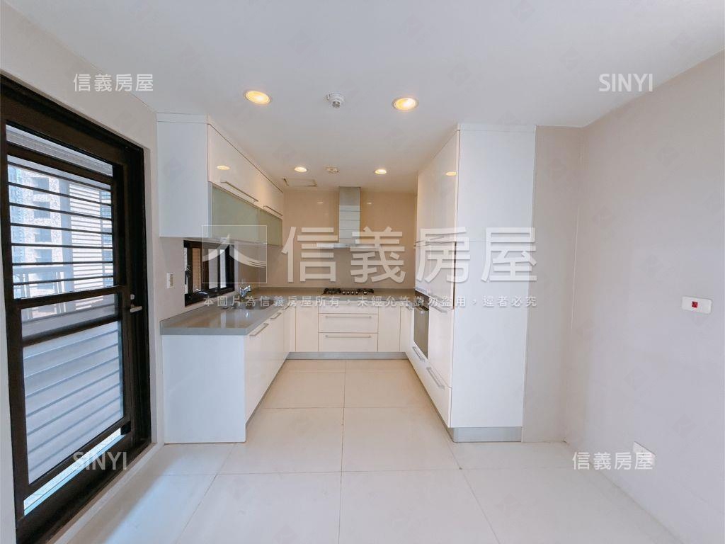 愛河景觀️四房六平車房屋室內格局與周邊環境