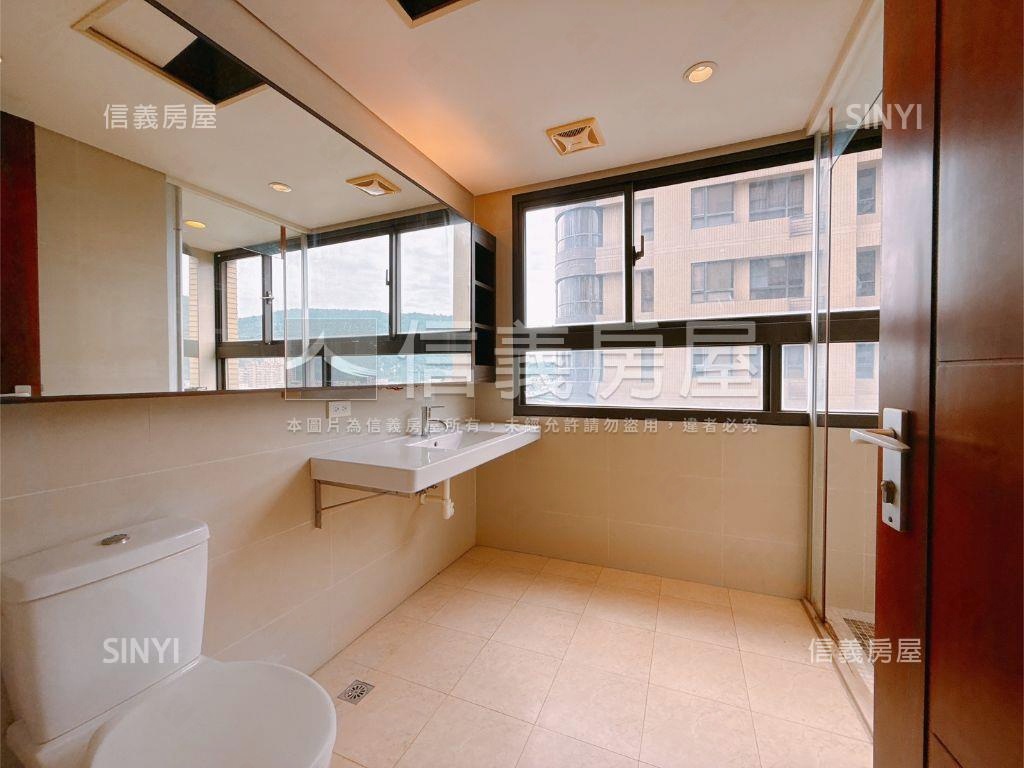 愛河景觀️四房六平車房屋室內格局與周邊環境