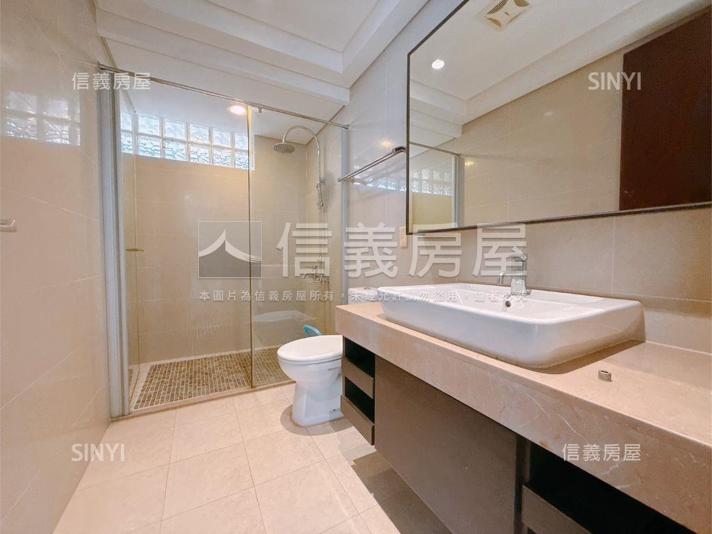 愛河景觀️四房六平車房屋室內格局與周邊環境