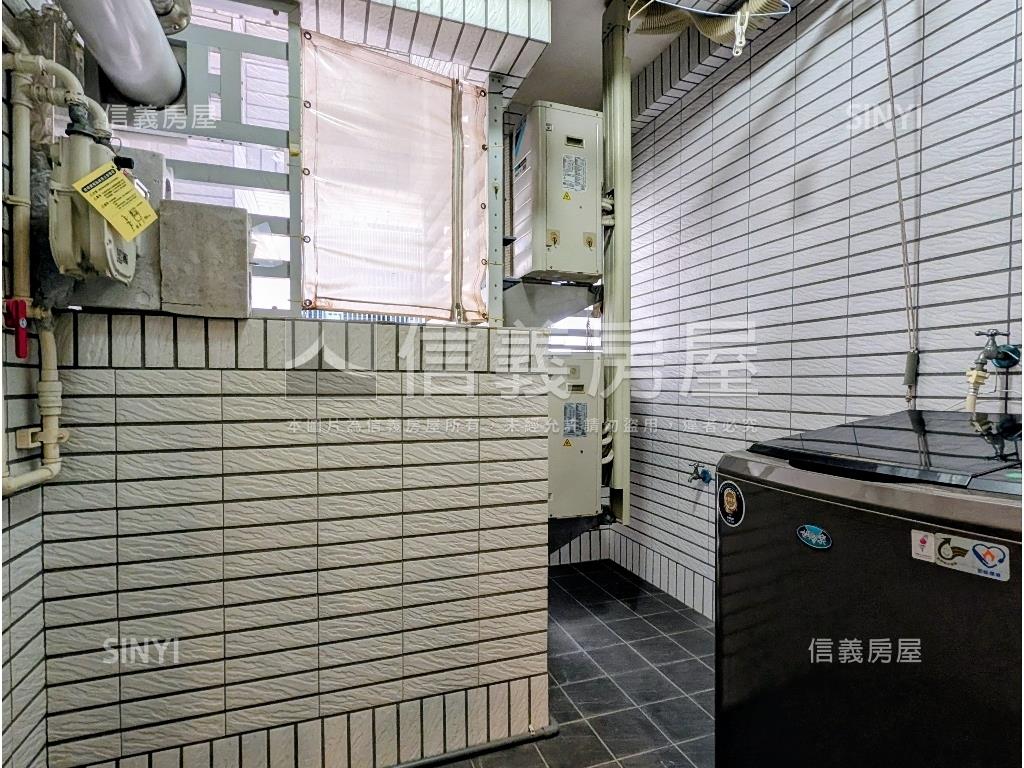 稀有三面採光兩房兩衛車位房屋室內格局與周邊環境