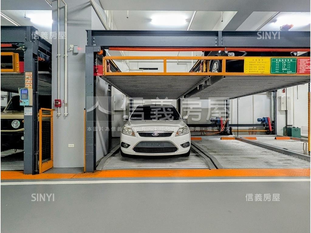 稀有三面採光兩房兩衛車位房屋室內格局與周邊環境