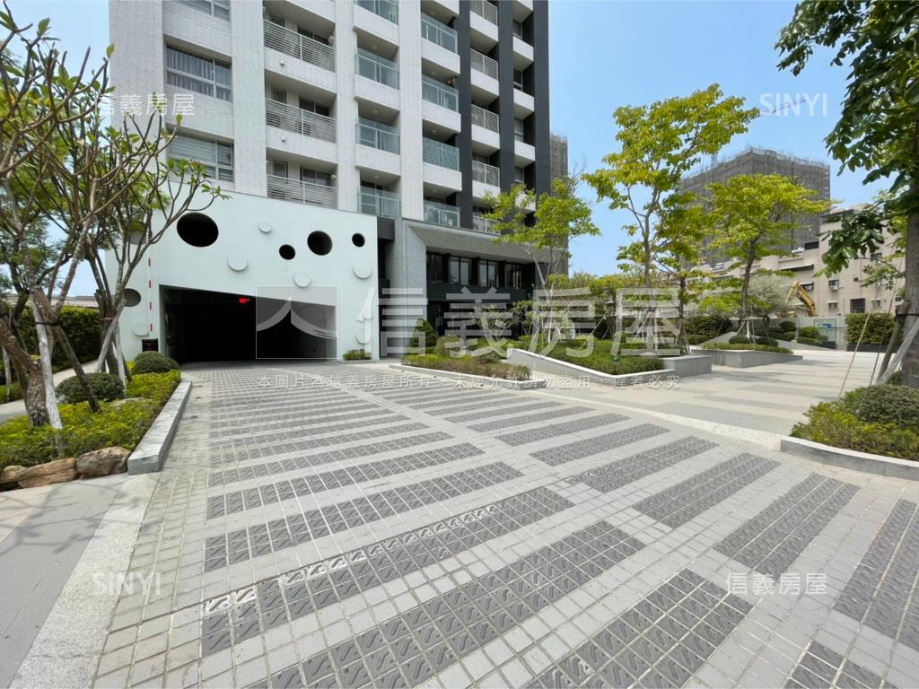 稀有三面採光兩房兩衛車位房屋室內格局與周邊環境