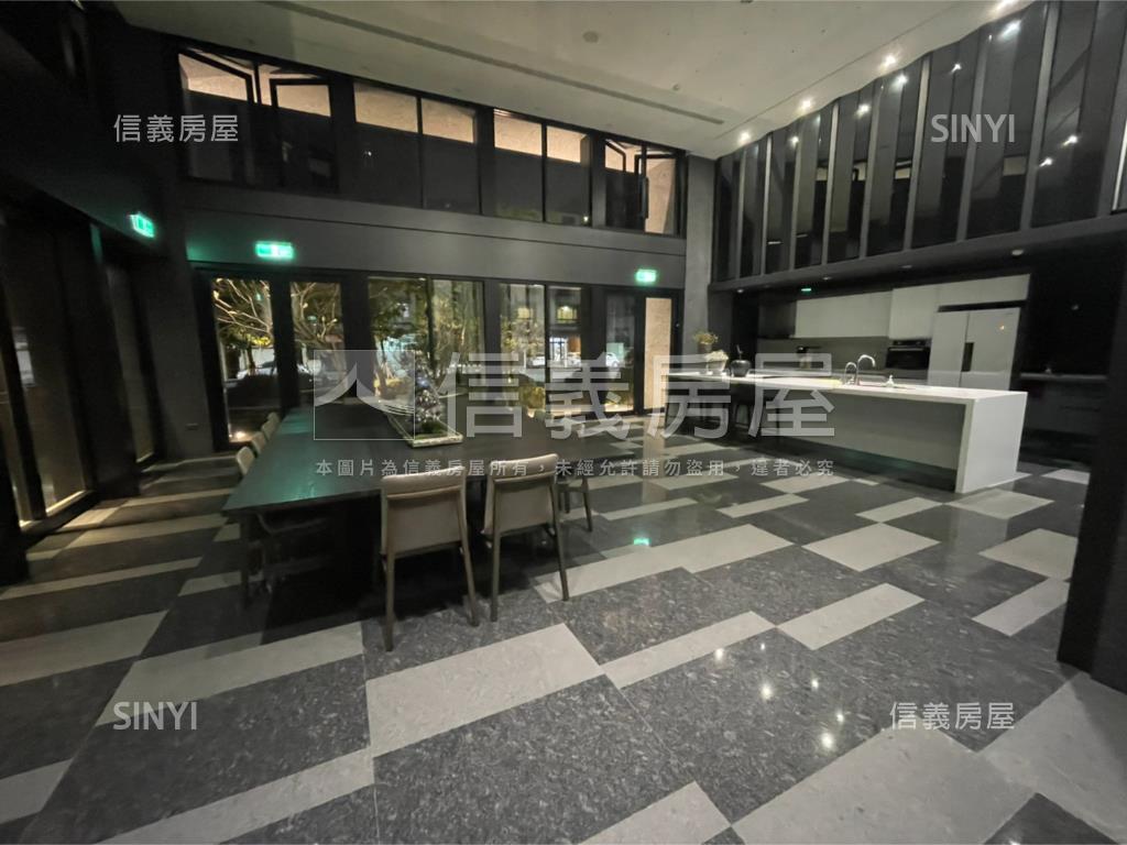 稀有三面採光兩房兩衛車位房屋室內格局與周邊環境