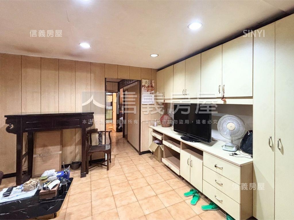 南雅西路邊間低樓層３＋４房屋室內格局與周邊環境