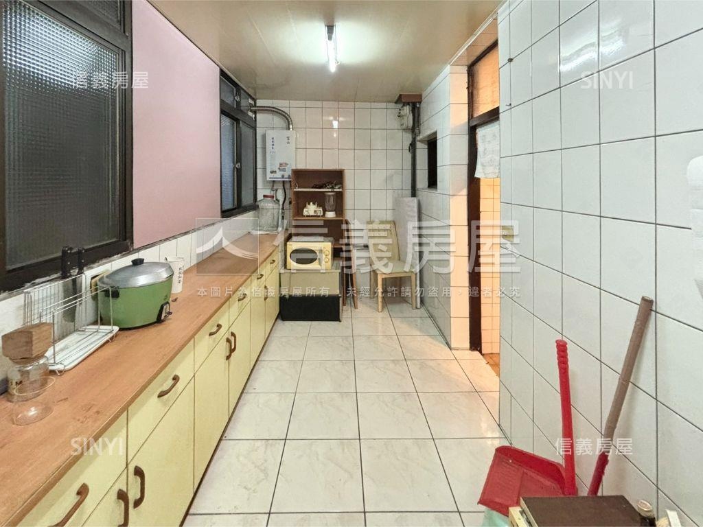 南雅西路邊間低樓層３＋４房屋室內格局與周邊環境