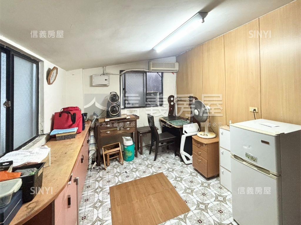 南雅西路邊間低樓層３＋４房屋室內格局與周邊環境