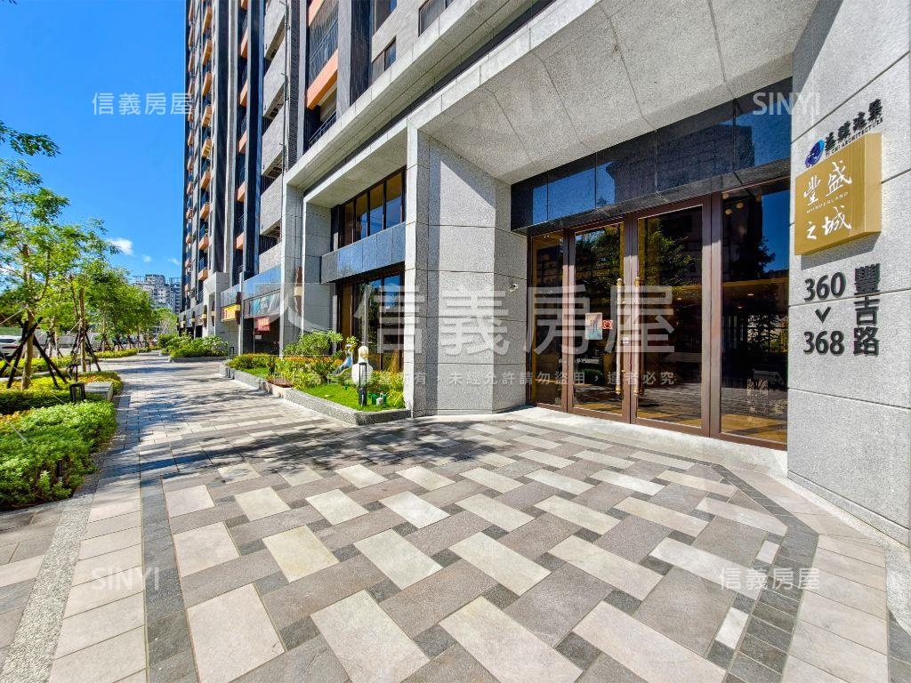 八擴全新的近未來捷運店面房屋室內格局與周邊環境