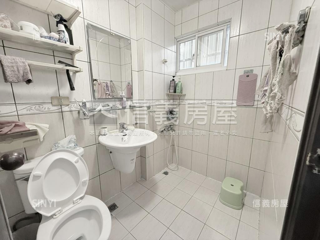 鳳甲正路大地坪透天房屋室內格局與周邊環境