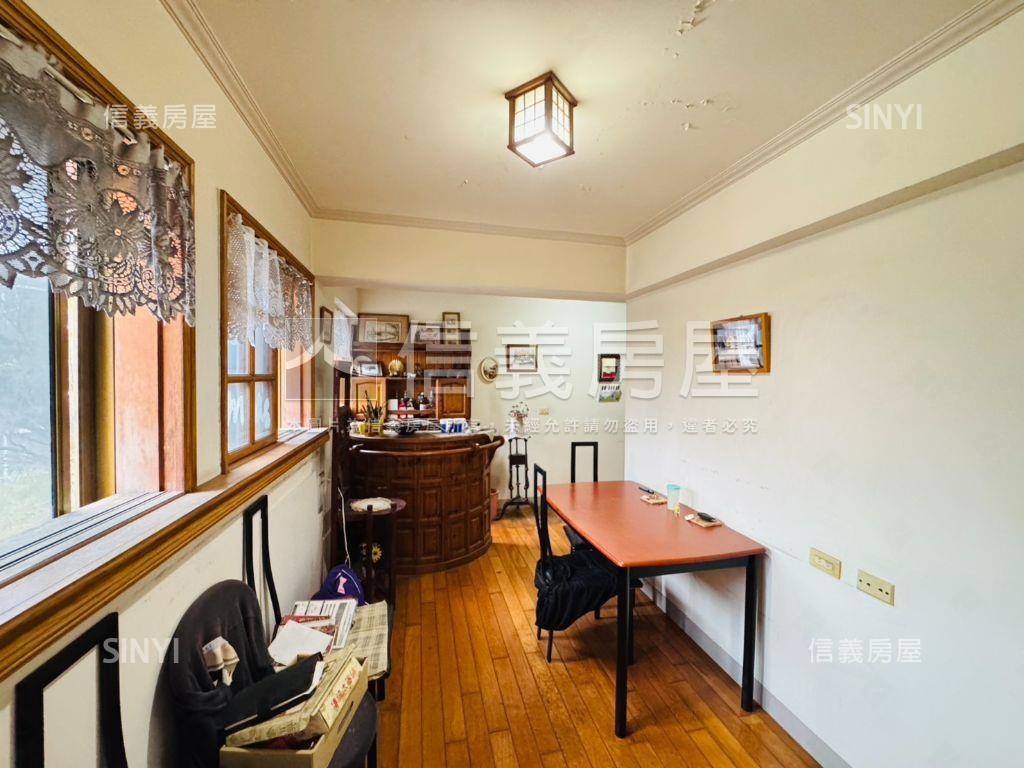 中正附小☆高樓大露臺房屋室內格局與周邊環境