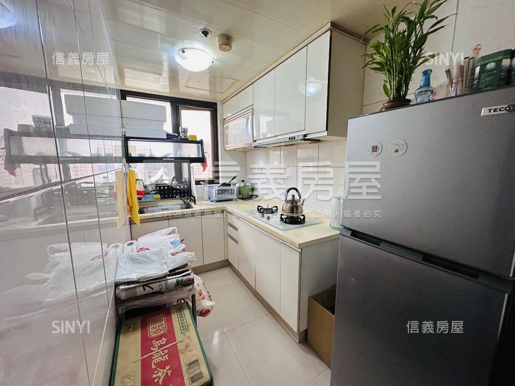 輝煌世紀兩房平面車位房屋室內格局與周邊環境