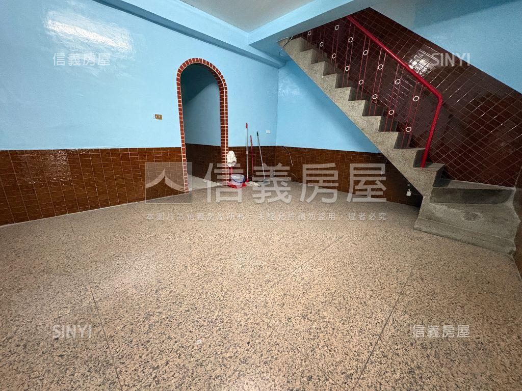 近利南市場前後臨路透天！房屋室內格局與周邊環境