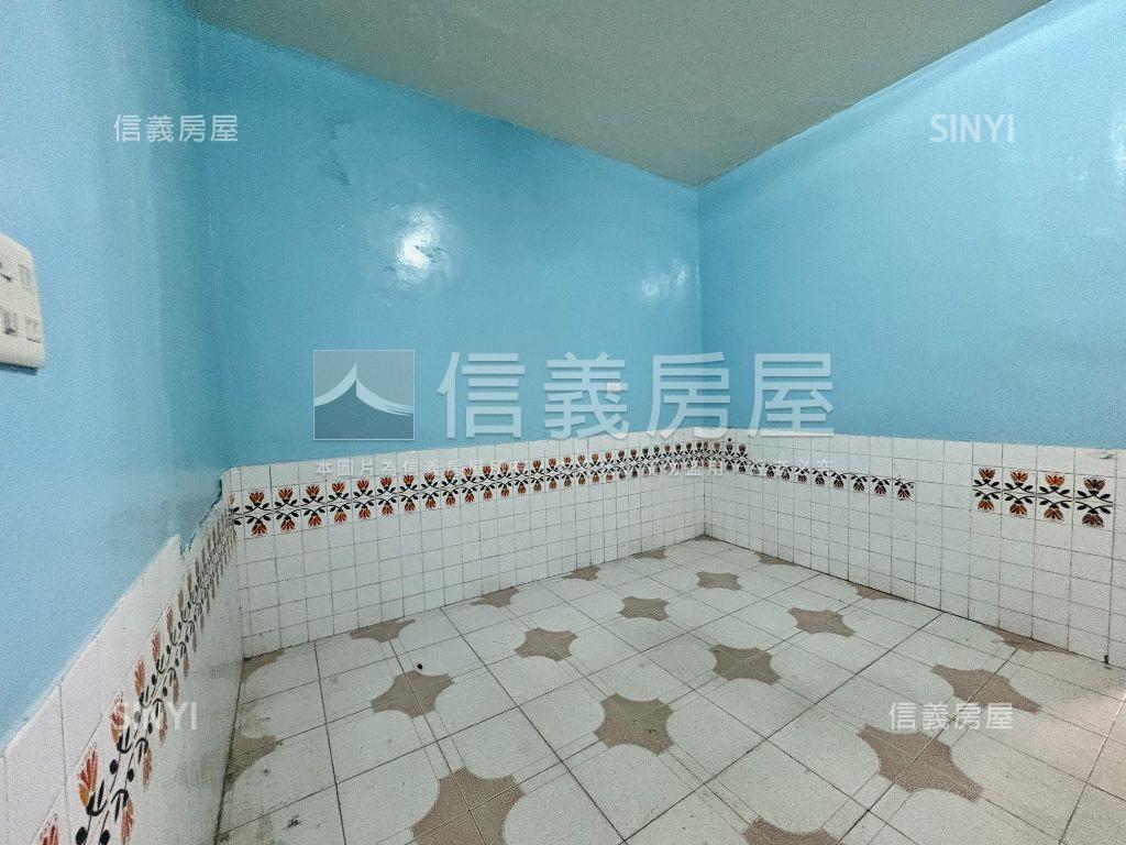 近利南市場前後臨路透天！房屋室內格局與周邊環境