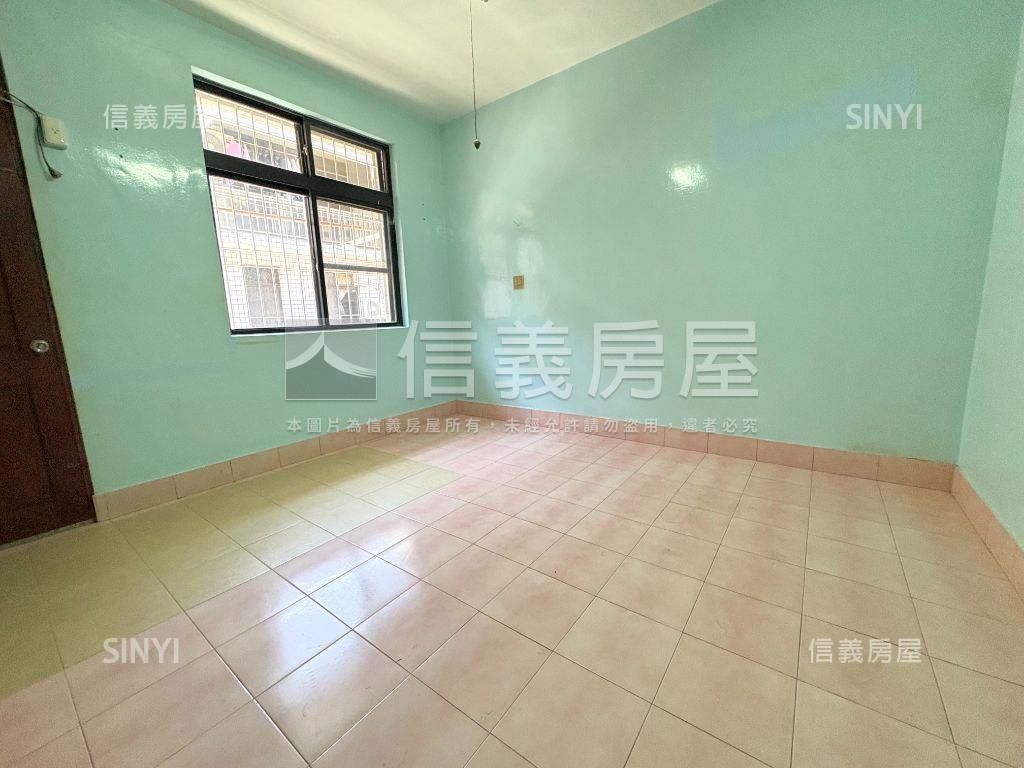 近利南市場前後臨路透天！房屋室內格局與周邊環境