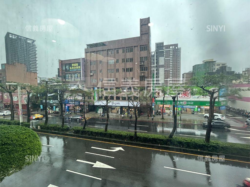 專任新四合苑百坪辦公室房屋室內格局與周邊環境