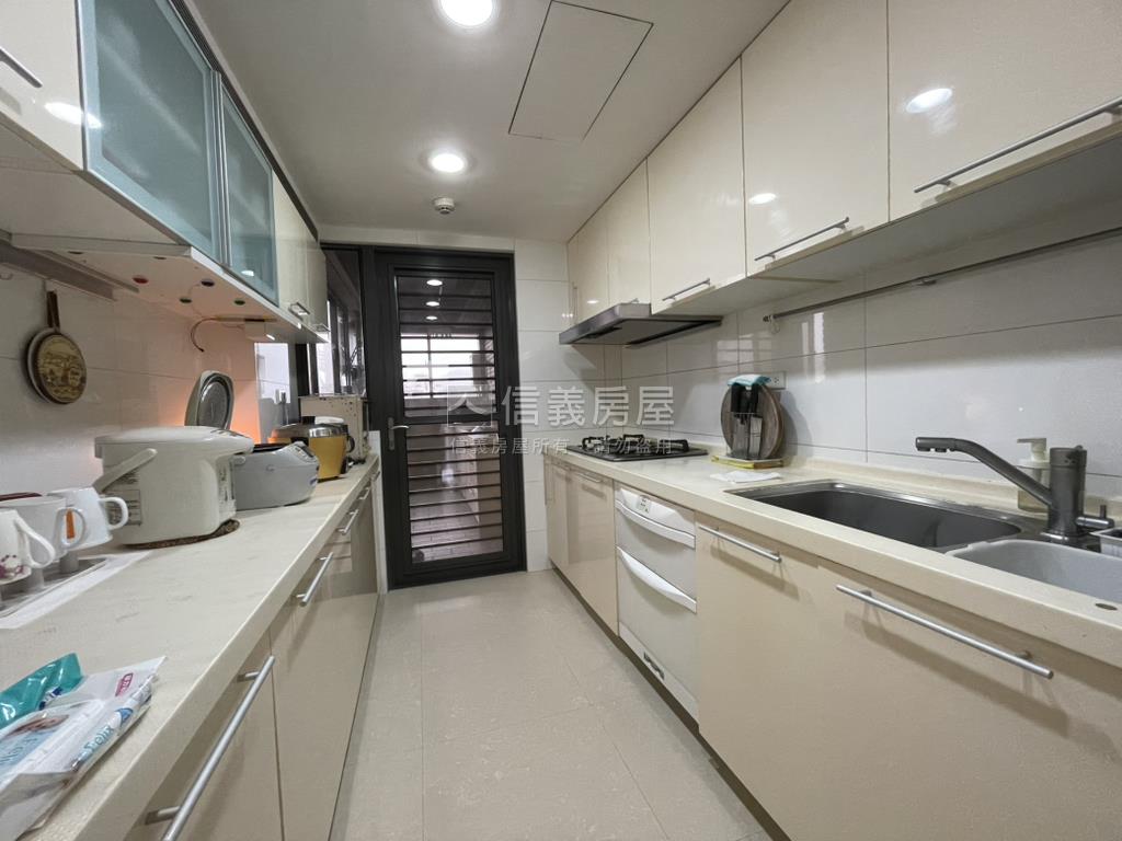 大氣豪邸高樓艷冠東方房屋室內格局與周邊環境