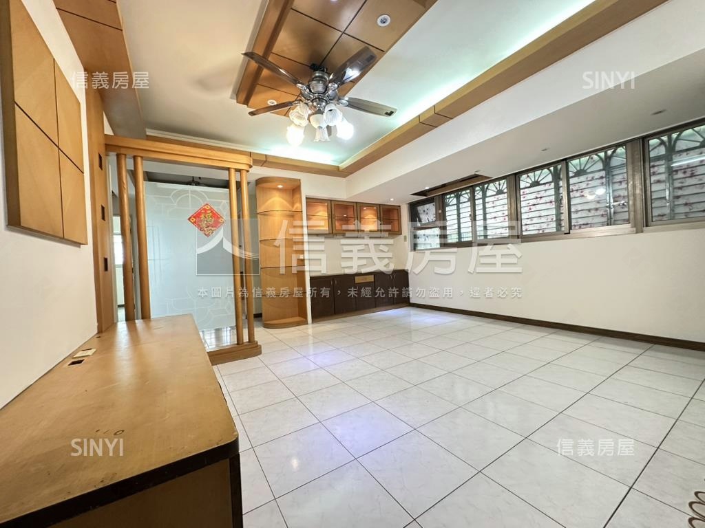 薪易臻品３房車位房屋室內格局與周邊環境