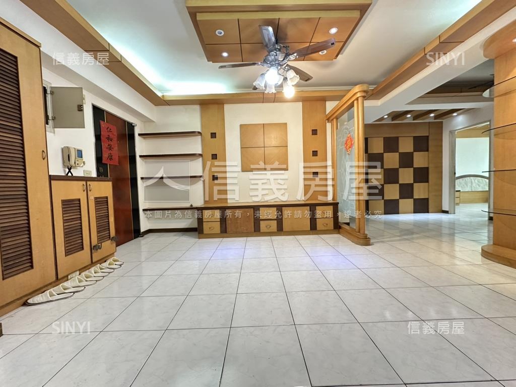 薪易臻品３房車位房屋室內格局與周邊環境