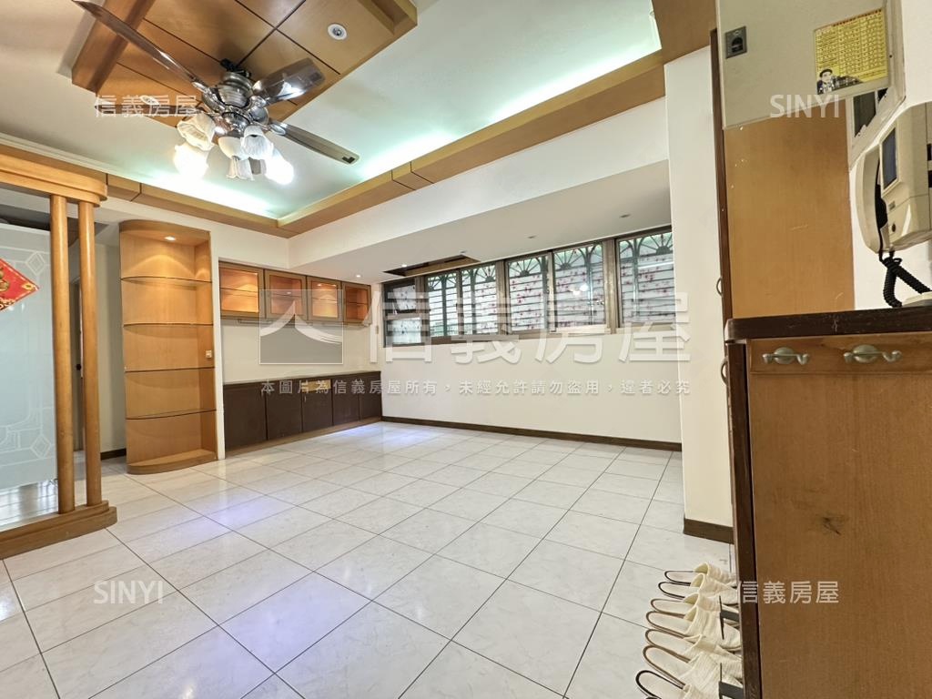 薪易臻品３房車位房屋室內格局與周邊環境