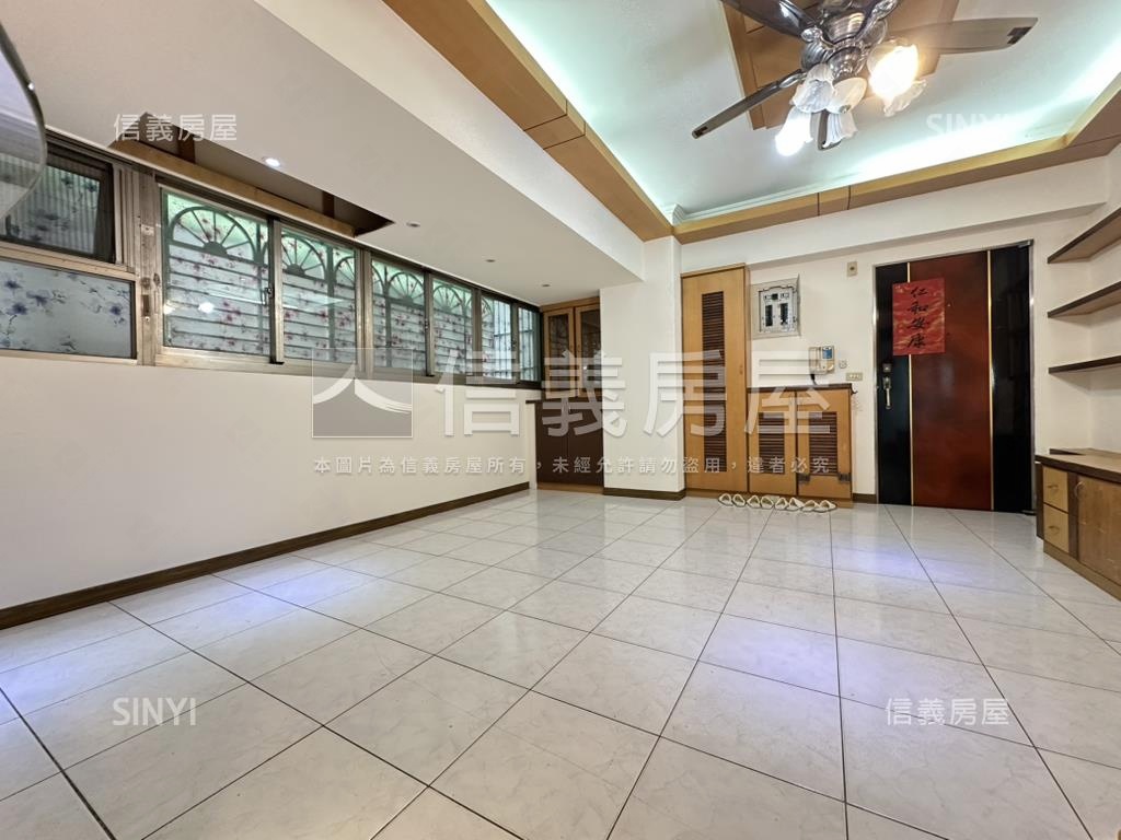 薪易臻品３房車位房屋室內格局與周邊環境