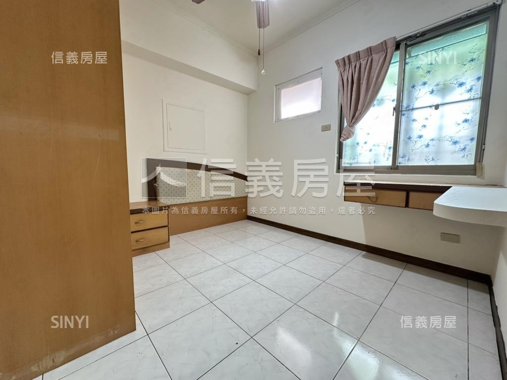 薪易臻品３房車位房屋室內格局與周邊環境