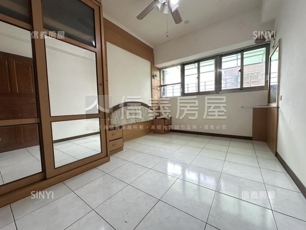 薪易臻品３房車位房屋室內格局與周邊環境