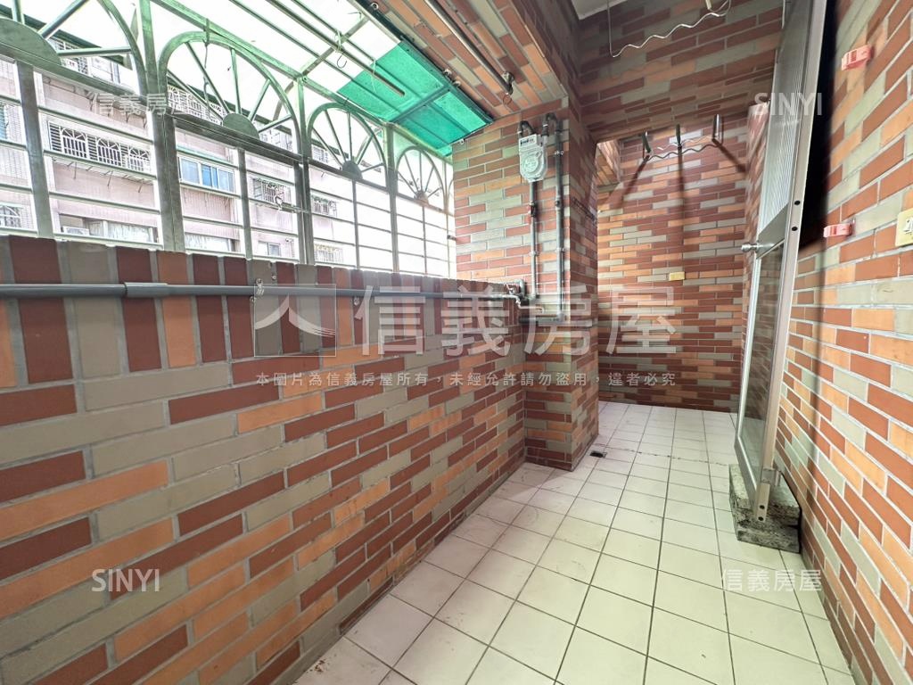 薪易臻品３房車位房屋室內格局與周邊環境