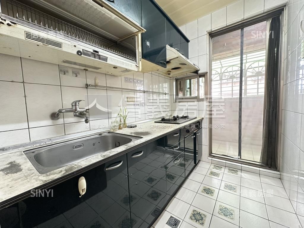 薪易臻品３房車位房屋室內格局與周邊環境