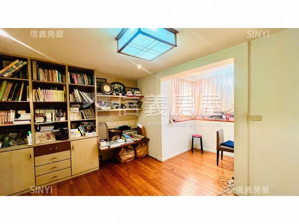 瓏山林還不錯的上疊房屋室內格局與周邊環境