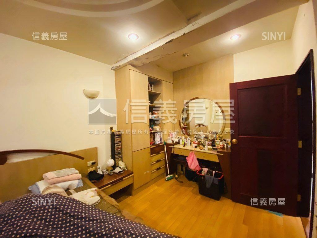 瓏山林還不錯的上疊房屋室內格局與周邊環境