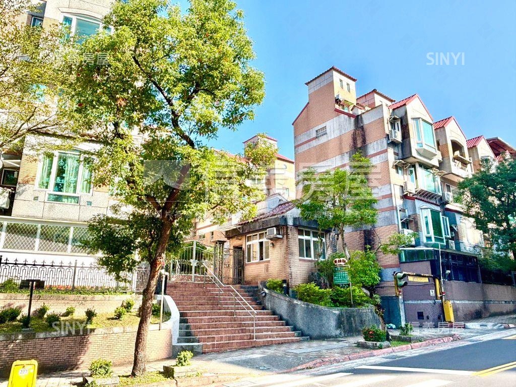 翠綠園四房坡平車位房屋室內格局與周邊環境