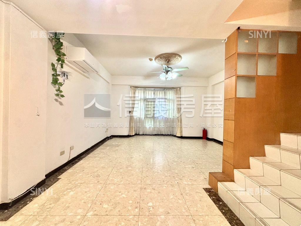 翠綠園四房坡平車位房屋室內格局與周邊環境