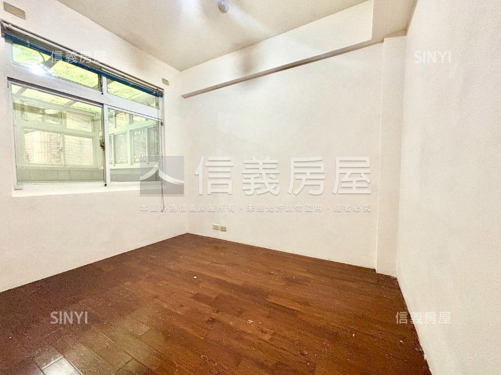 翠綠園四房坡平車位房屋室內格局與周邊環境