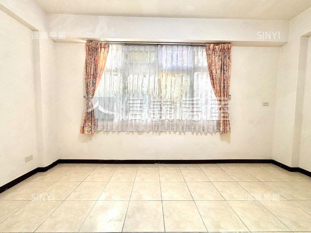 翠綠園四房坡平車位房屋室內格局與周邊環境