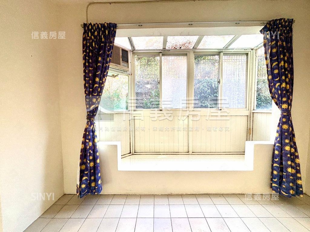 翠綠園四房坡平車位房屋室內格局與周邊環境