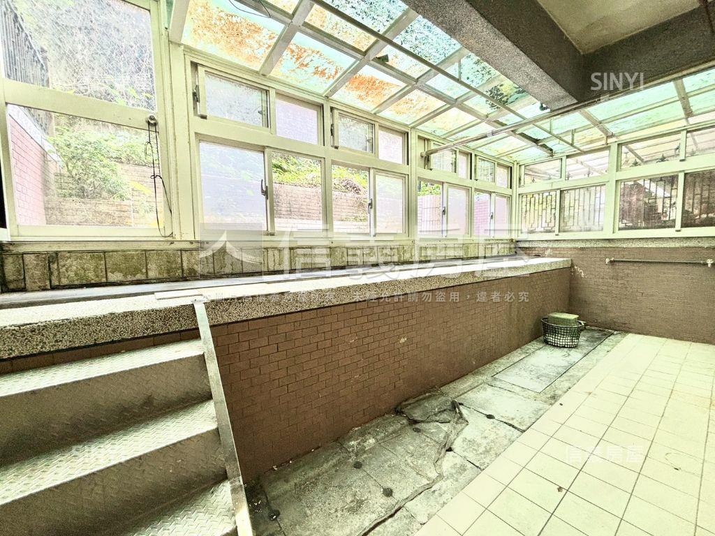 翠綠園四房坡平車位房屋室內格局與周邊環境