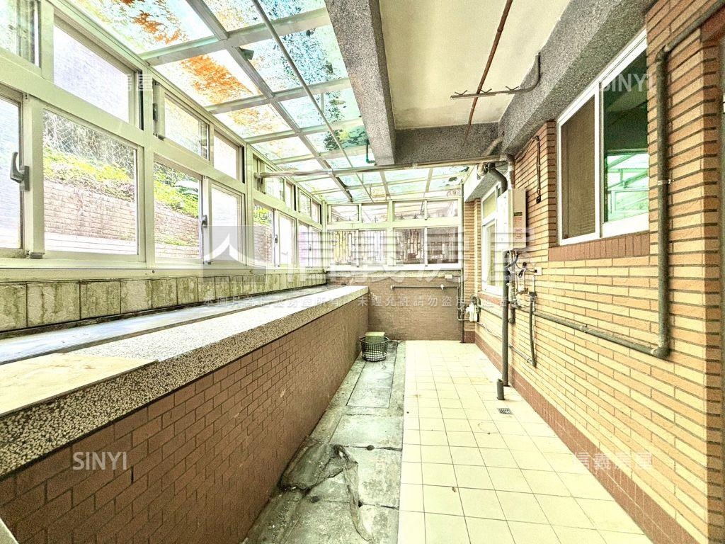 翠綠園四房坡平車位房屋室內格局與周邊環境