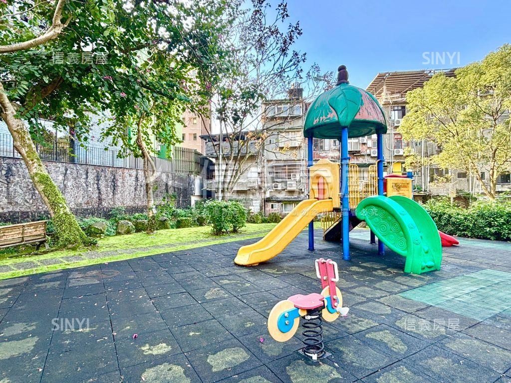 翠綠園四房坡平車位房屋室內格局與周邊環境