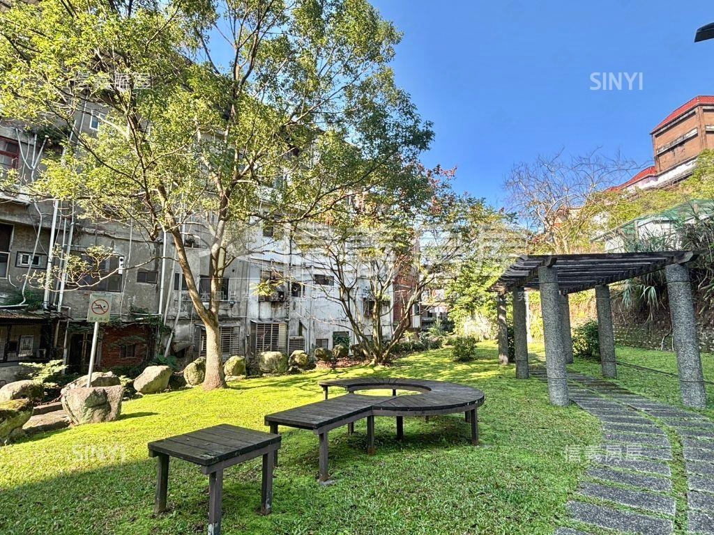 翠綠園四房坡平車位房屋室內格局與周邊環境