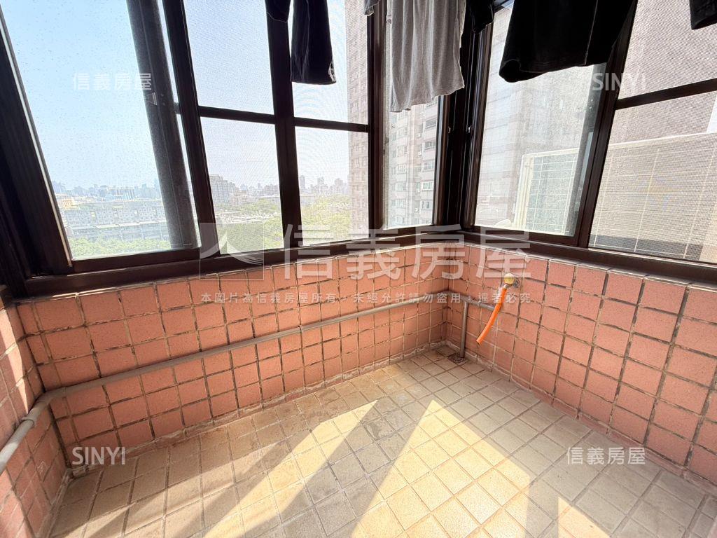 河堤維也納邊間三房平車房屋室內格局與周邊環境