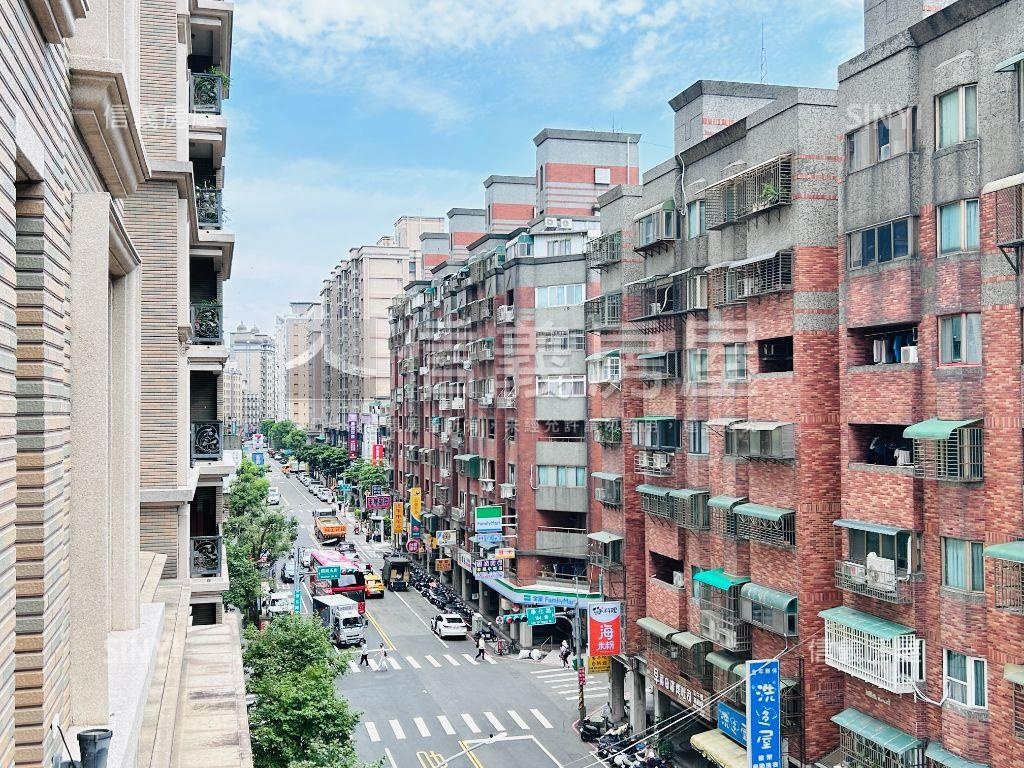 麗景大器豪邸雙車位房屋室內格局與周邊環境