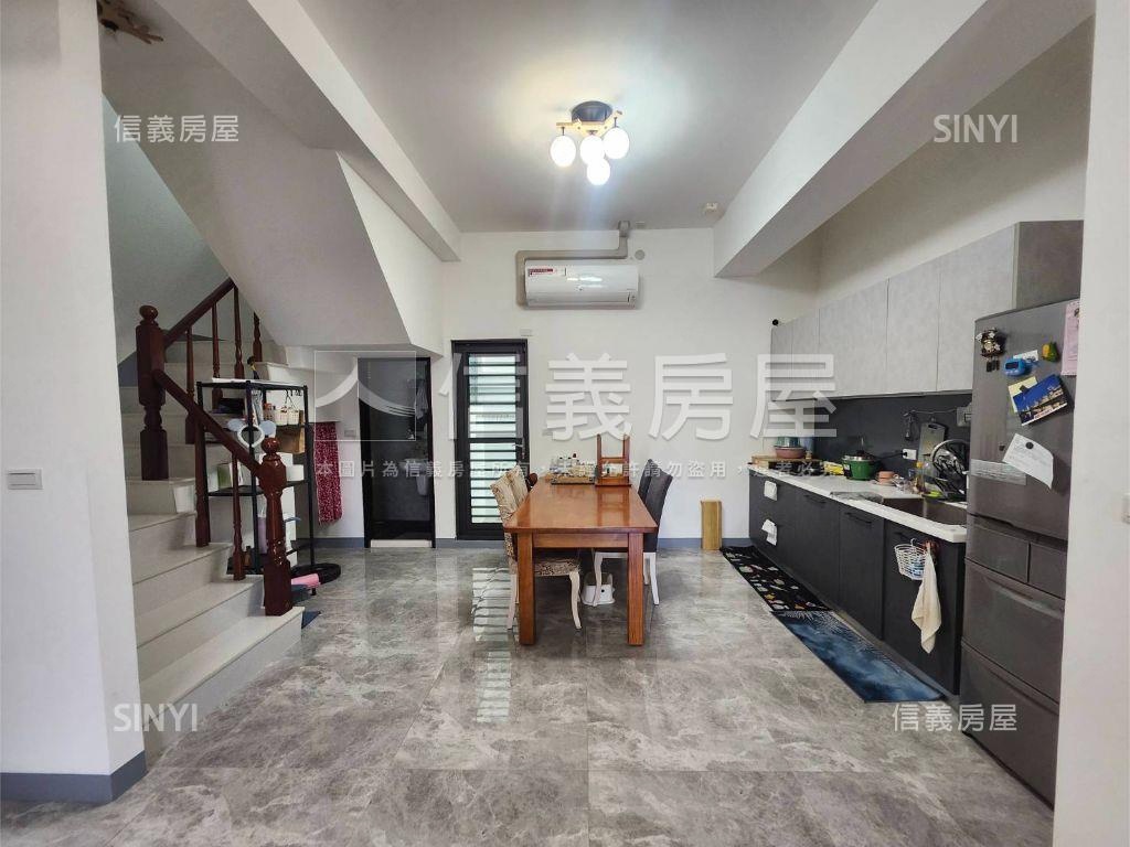 安中面寬併排雙車透天房屋室內格局與周邊環境