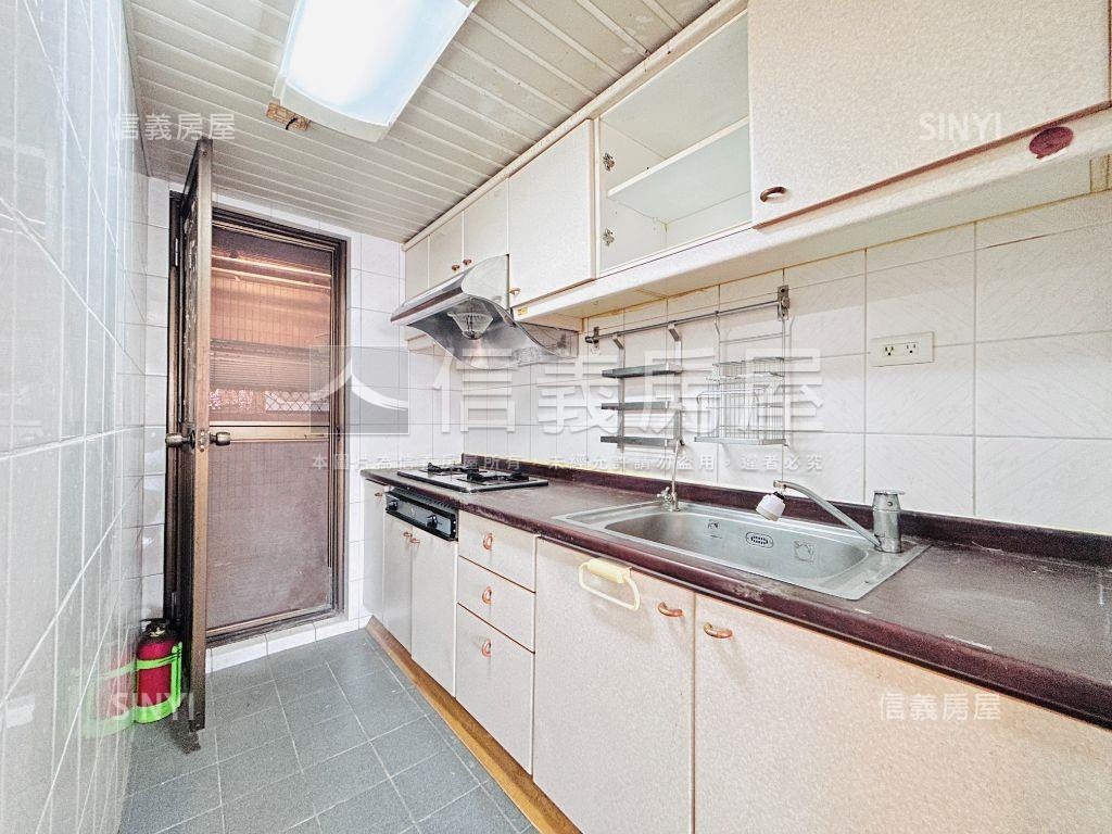 都市生活景觀兩房車位房屋室內格局與周邊環境