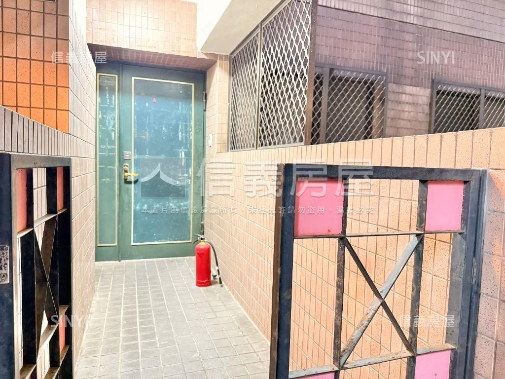 都市生活景觀兩房車位房屋室內格局與周邊環境