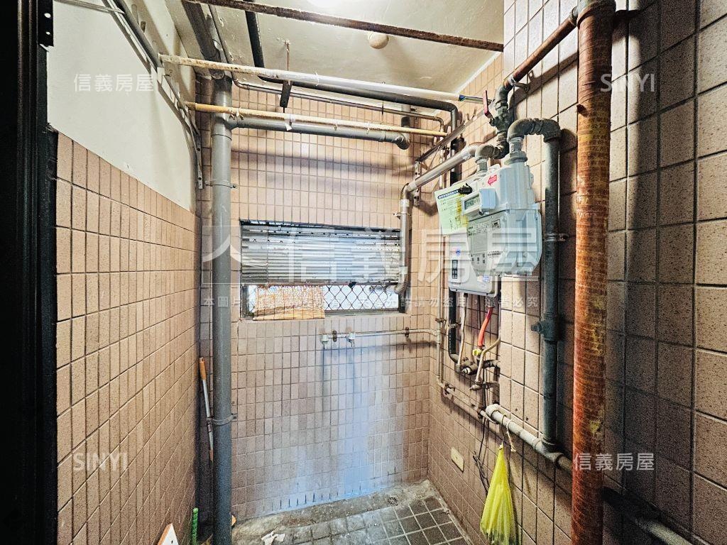 都市生活景觀兩房車位房屋室內格局與周邊環境