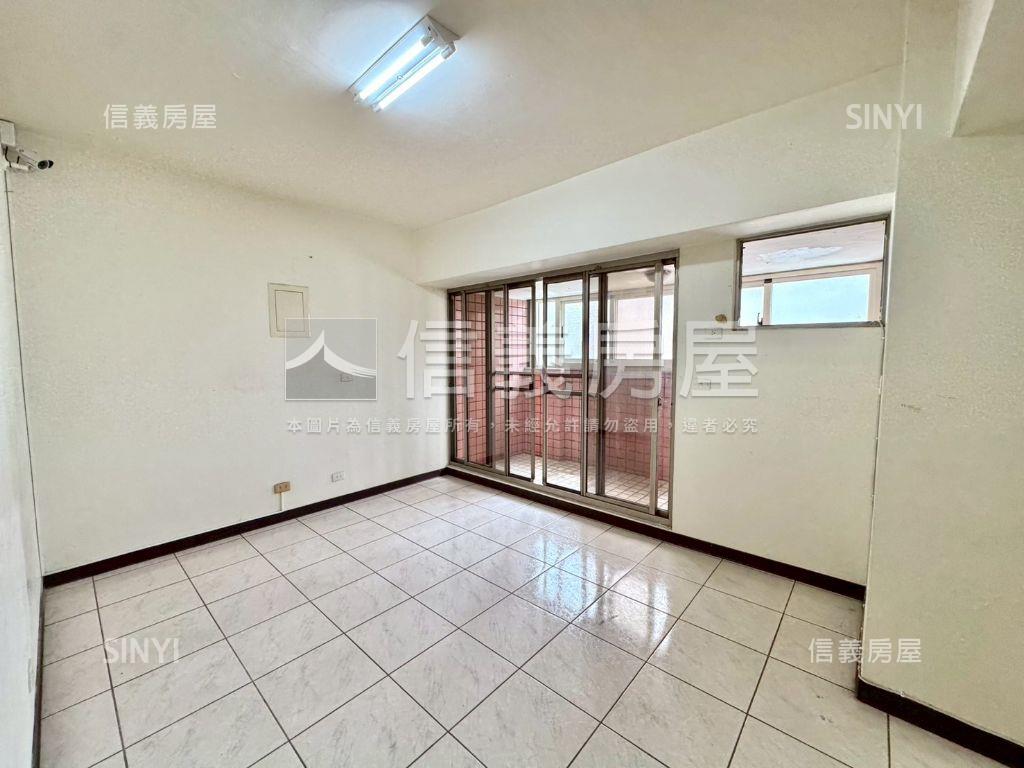 近捷運文華麗京三層店面房屋室內格局與周邊環境
